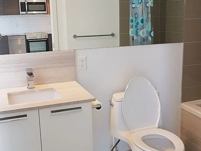 28 Wellesley St E #1001 — Photo 3