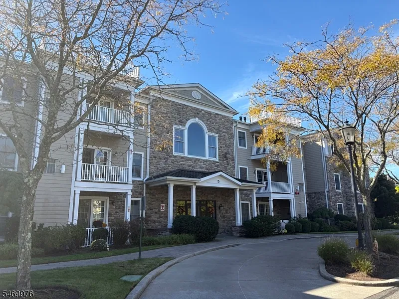 5 Tenakill Park #303