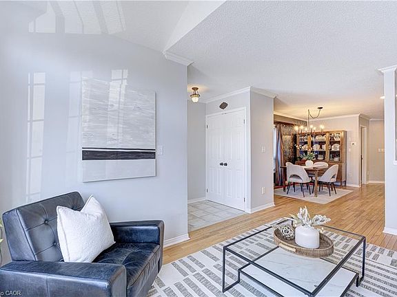 4th image of 2142 Meadowglen Dr