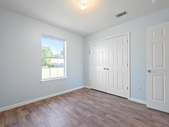 3rd image of 756 Melissa Dr