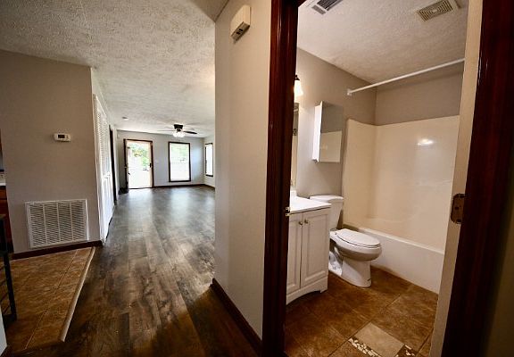 5th image of 1703 Sharpe Ave