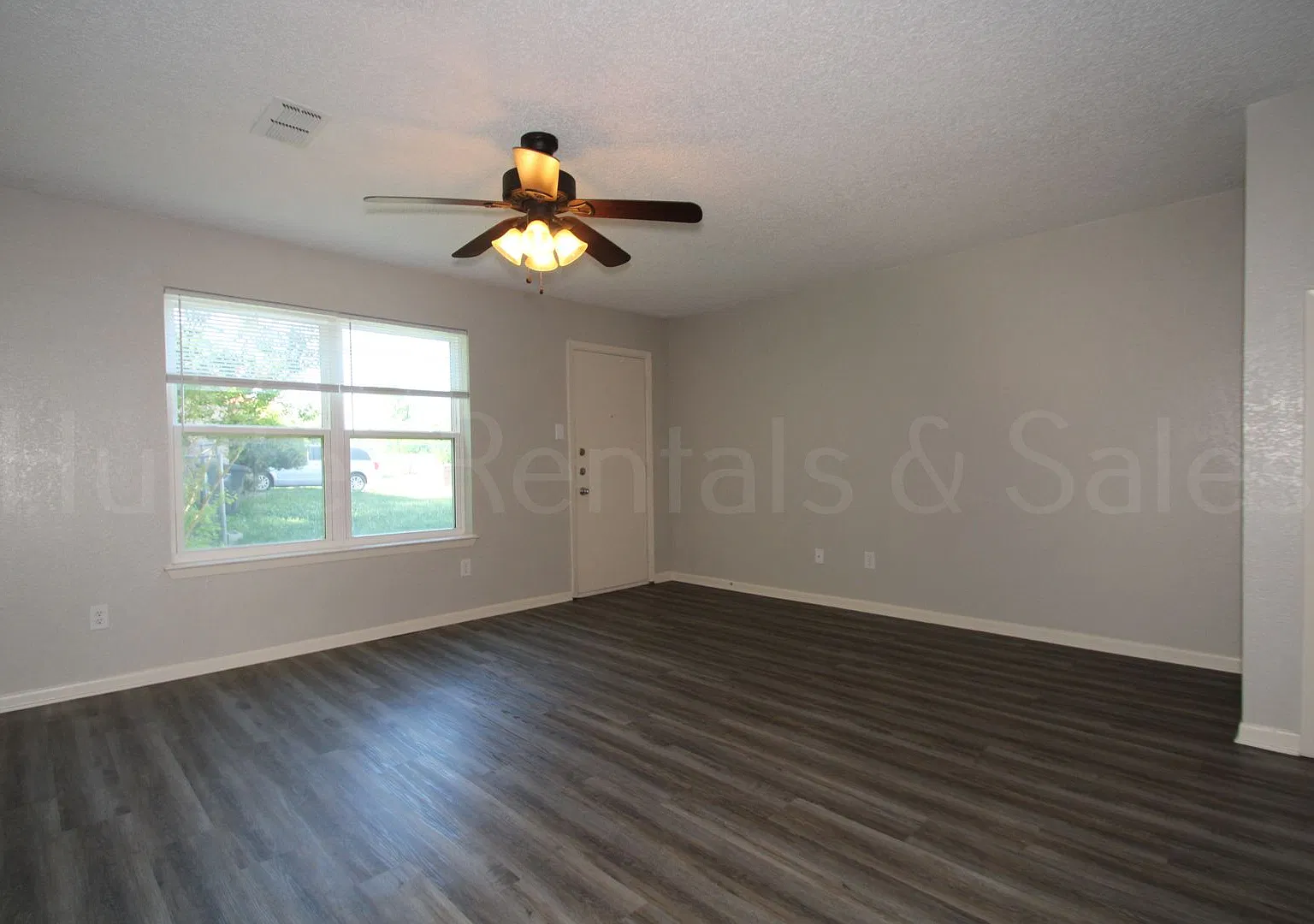Newly Remodeled 2 bedroom Townhome! — Photo 3