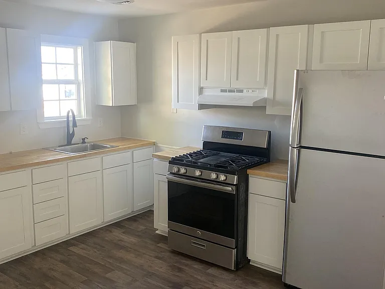 1204 Alta Vista Dr — Photo 3