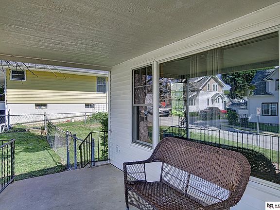 2nd image of 3319 Spring St