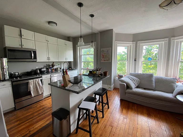 1627 W Grace St — Photo 4