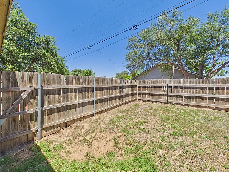 313 SW 35th Ave #A — Photo 4