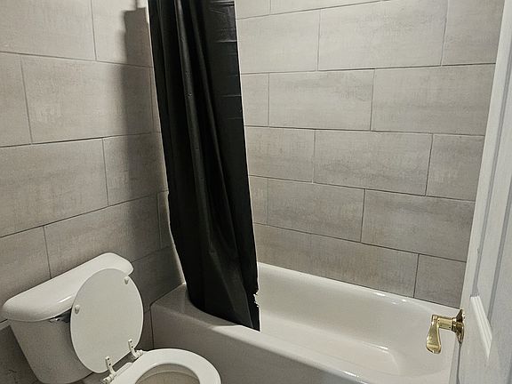 5th image of 945 Dogwood Way