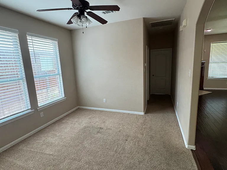 14927 Riverside Dr — Photo 7