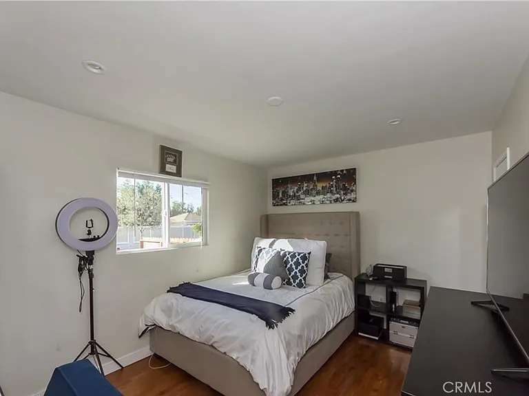 5803 Cartwright Ave — Photo 3