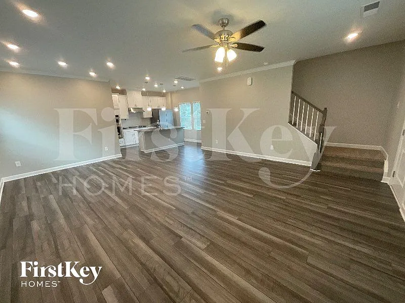 3 bed, 2.5 bath, 1970 sqft, $2,575 — Photo 2