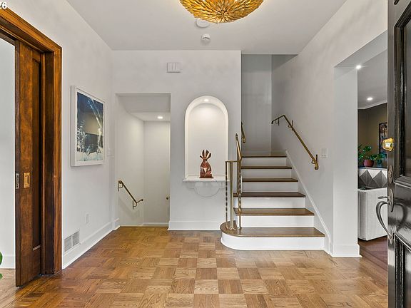 5th image of 1442 SW Vista Ave