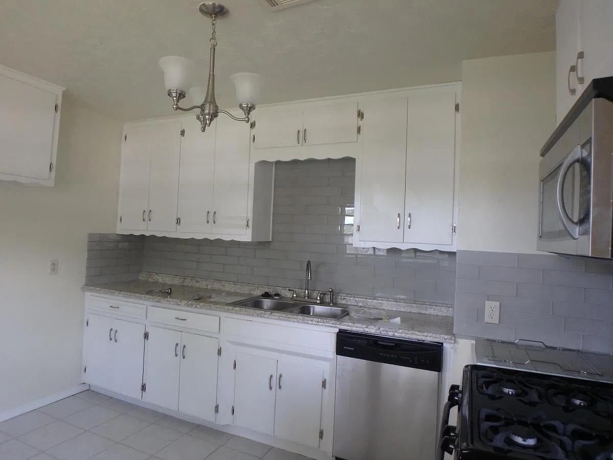 3 bed, 832 sqft, $1,000 — Photo 4