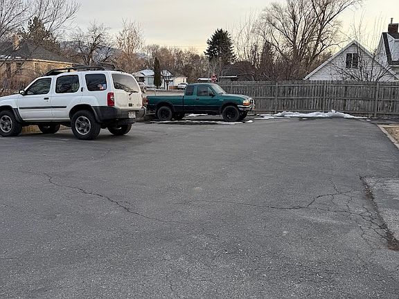 3rd image of 525 Brookside Pl