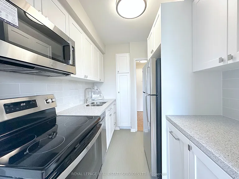 565 Avenue Rd #902 — Photo 5