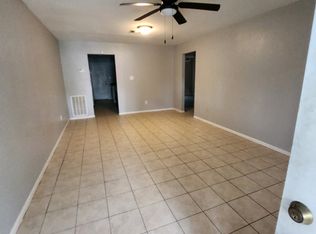 902 N Arcola St, Angleton, TX 77515