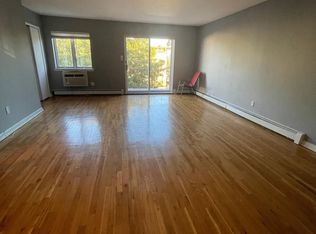 158 Bay 8th St #3, Brooklyn, NY 11228