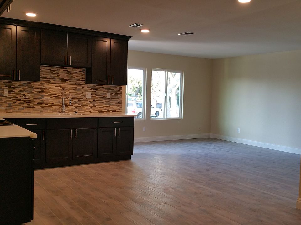 2nd image of 5527 Carmen St