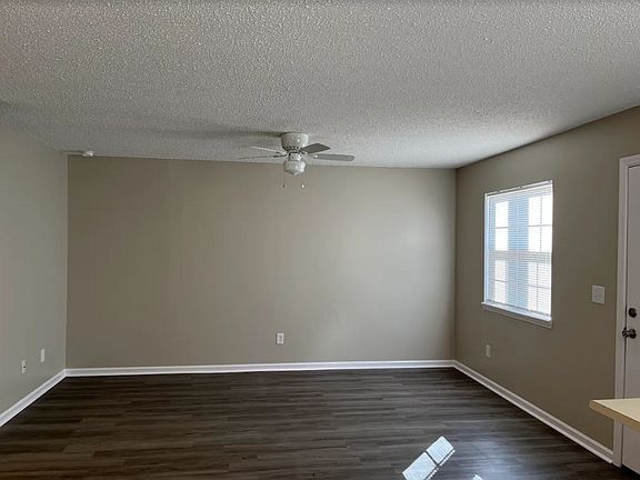 3rd image of 2916C Creekview Ct #0