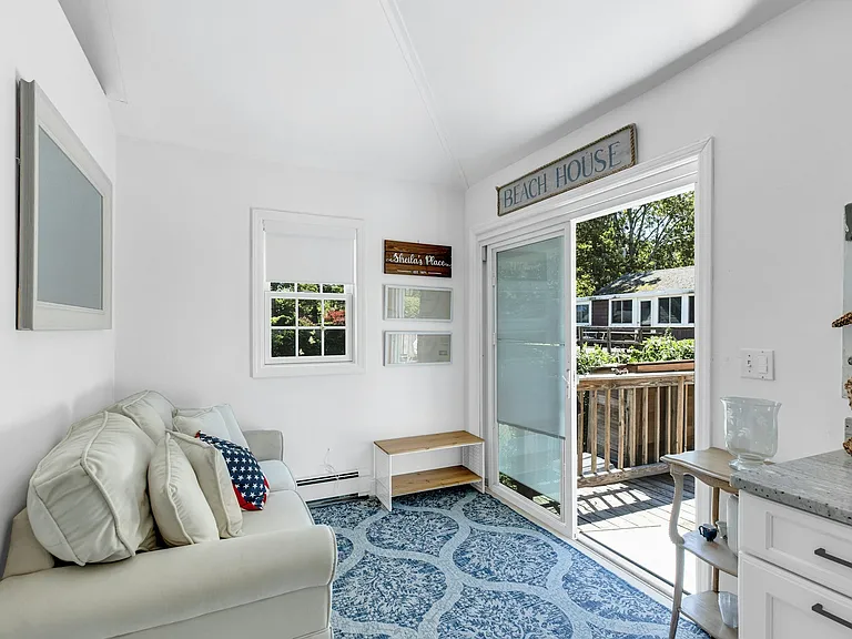 135 Noyac Ave — Photo 4