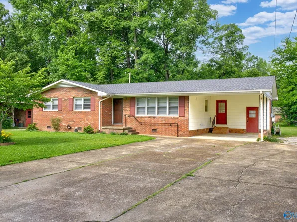 310 Sharon St, Scottsboro, AL 35768