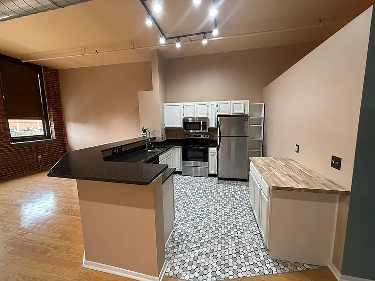 200 Main St #209 — Photo 4
