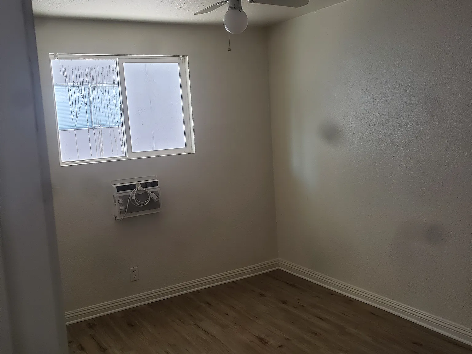 2 Bedroom 1 Bath — Photo 4