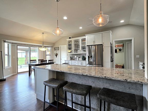 5th image of 2373 Alta Vista Dr