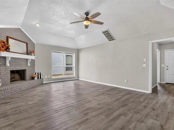 105 Village Oaks Dr, Midwest City, OK 73130
