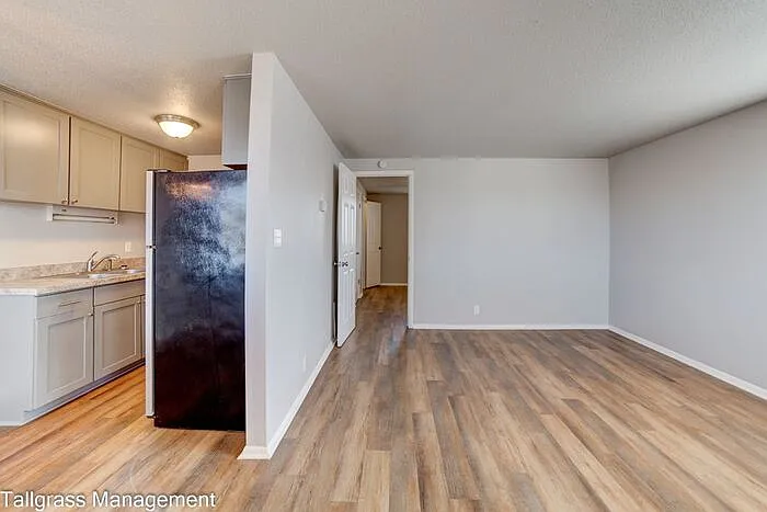 2528 E 6th St #2 — Photo 4
