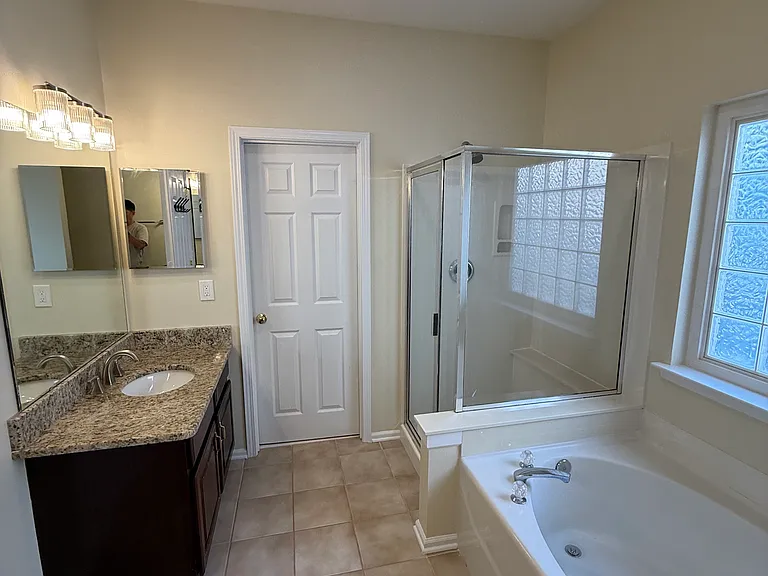 10822 Chamberlain Hall Ct — Photo 24