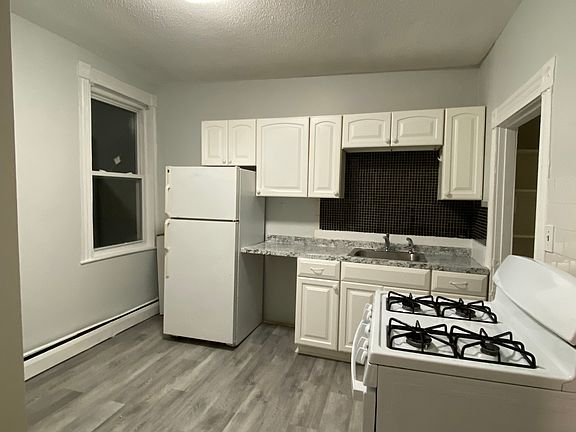 5th image of 8-10 Oakland St #1