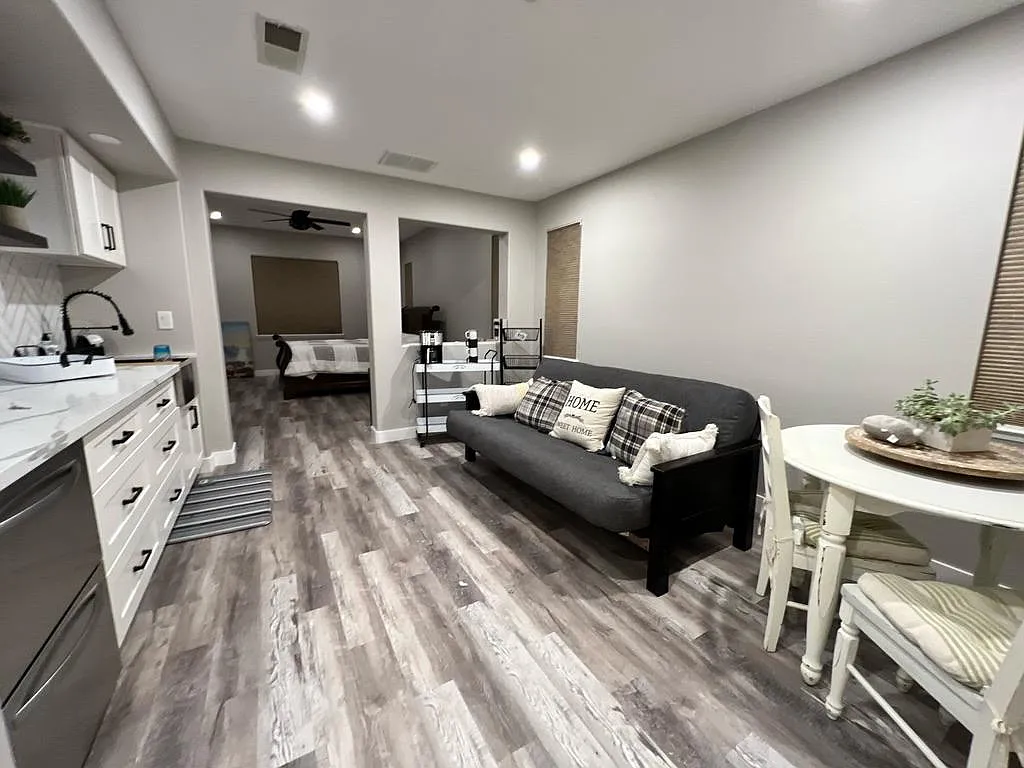 1 bed, 700 sqft, $2,000 — Photo 1