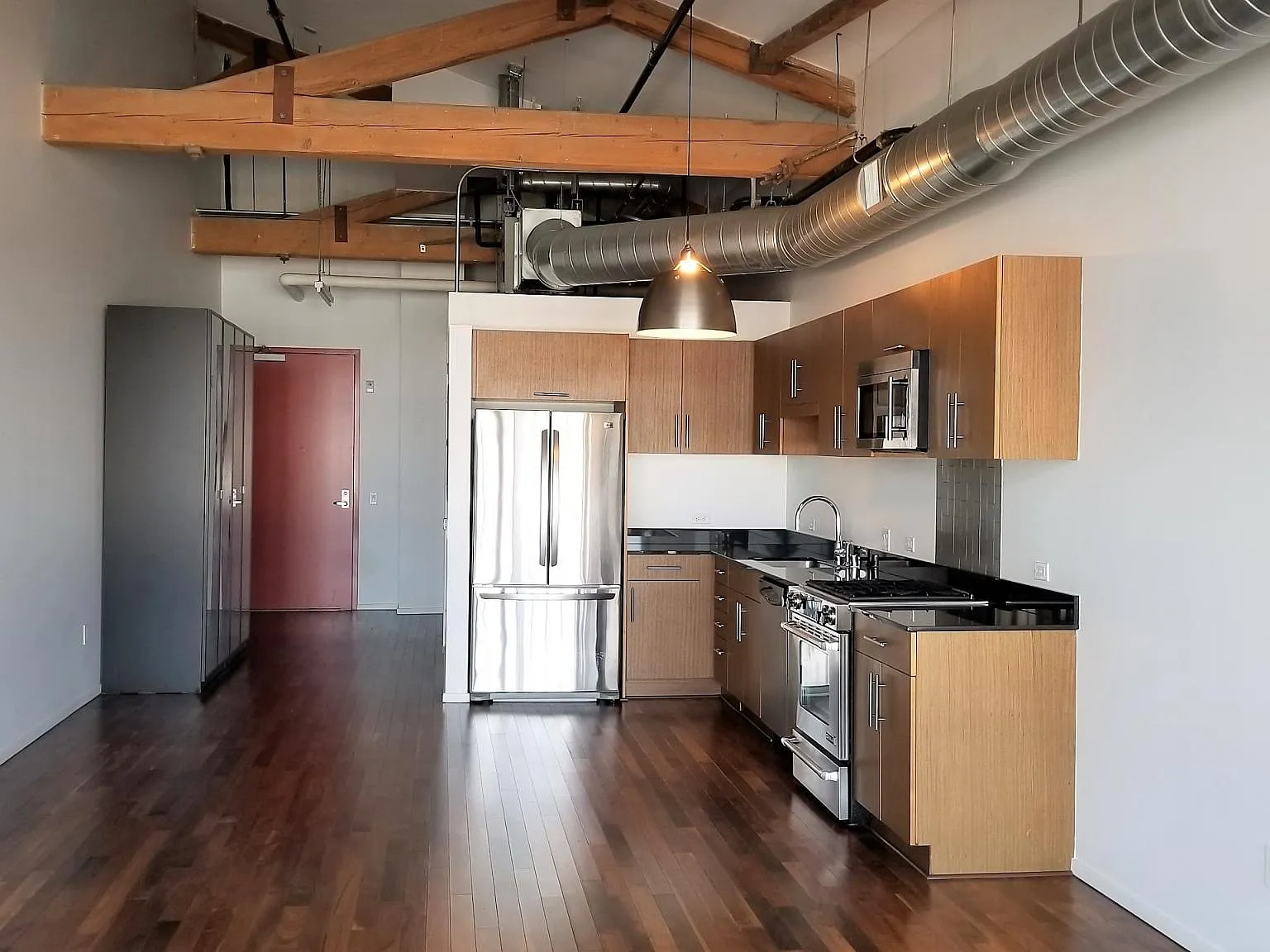 Studio, 810 sqft, $2,995 — Photo 3