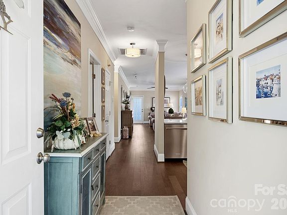 3rd image of 8942 Rosalyn Glen Rd