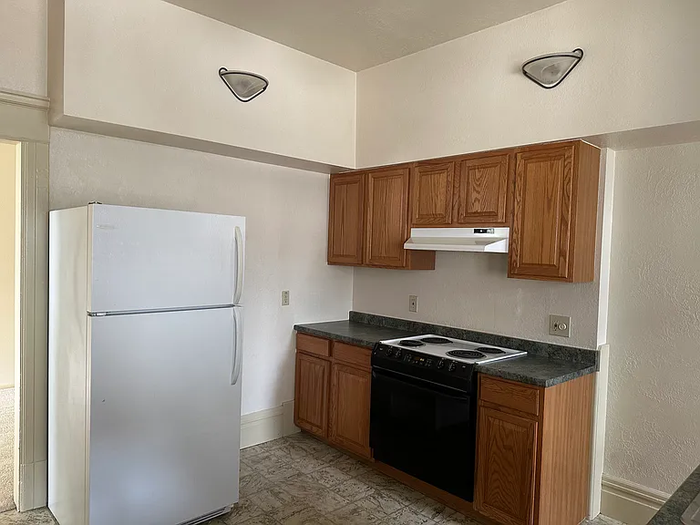 1303 W Hays St — Photo 2