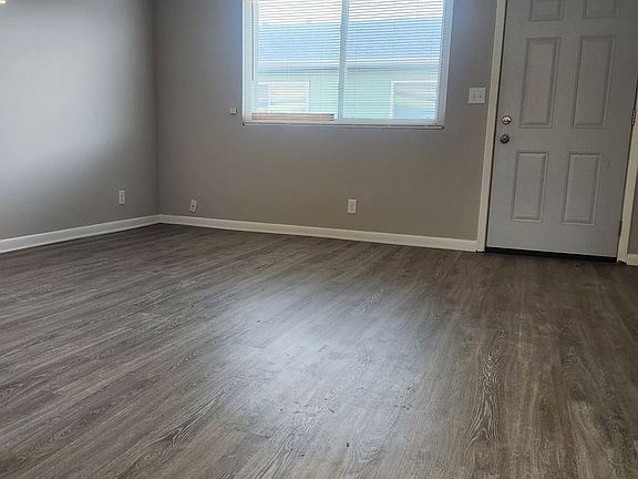 4th image of 3209 N 41st St #15