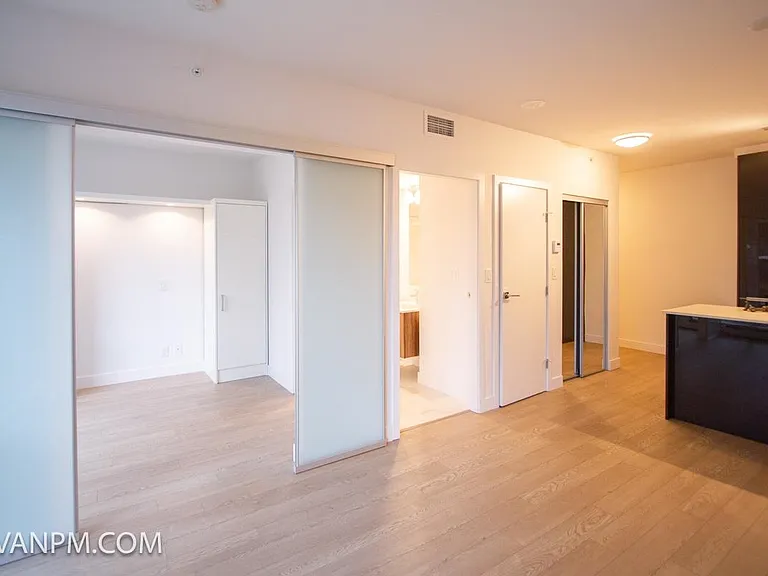 1283 Howe St #701 — Photo 20