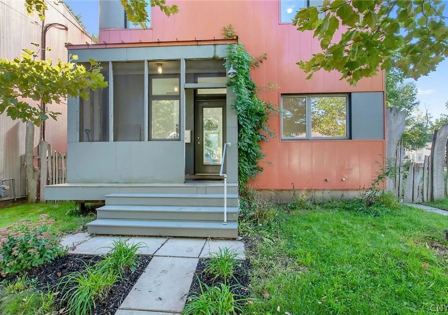 Charming modern 3BR House in Syracuse — Photo 1