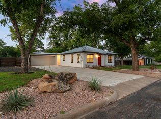 318 W Hackberry St, Fredericksburg, TX 78624