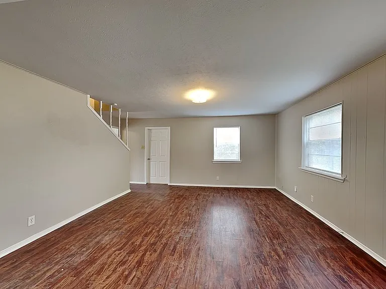 329 Deer Creek Rd — Photo 2