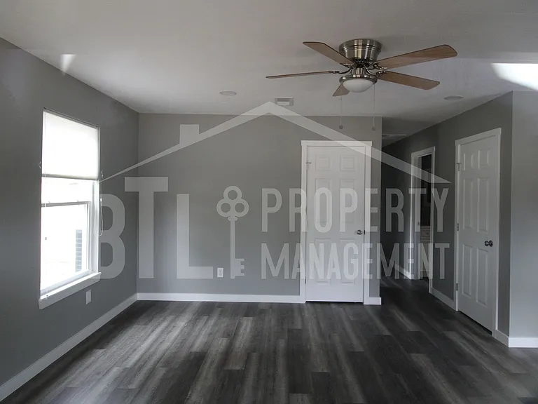 300 Valley Stream Cir — Photo 4