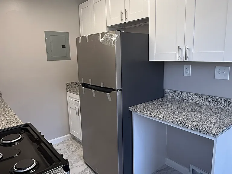 142 Joliet St SW #B — Photo 8