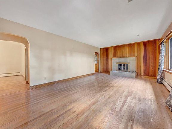 3rd image of 3612 Parkwood Dr