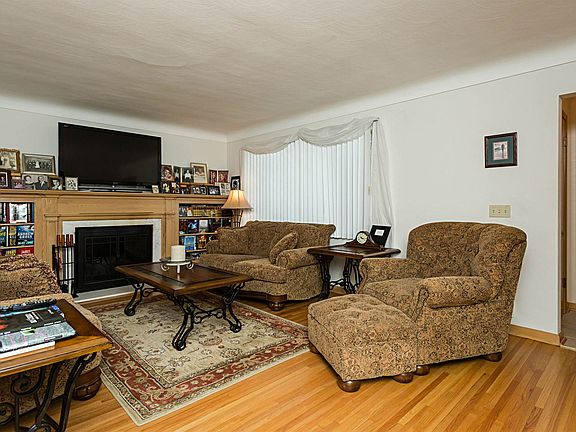 Living Room (B)