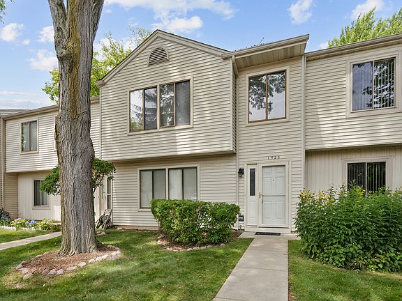 2nd image of 1525 Yale Ct #1525