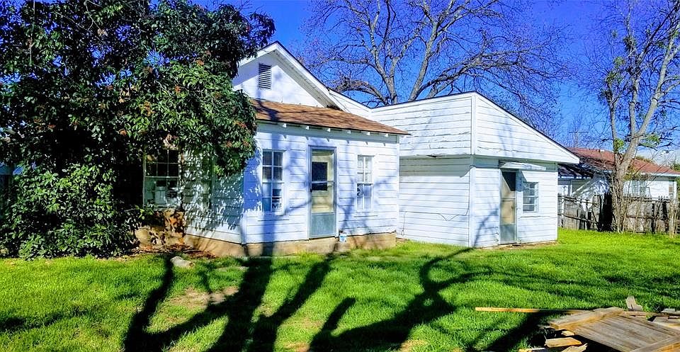 2nd image of 300 E Walcott Ave