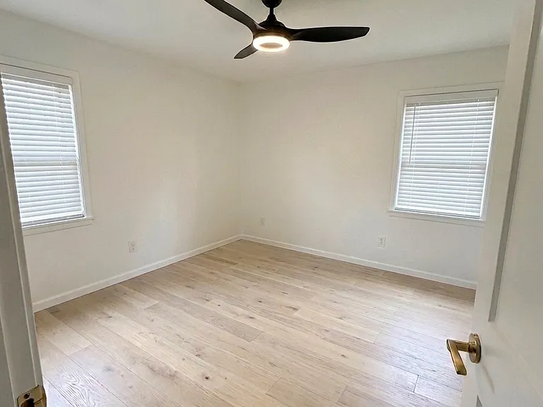 1149 N Evergreen St — Photo 5