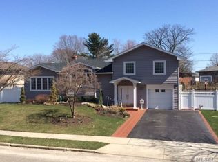 106 Radcliffe Rd, Plainview, NY 11803