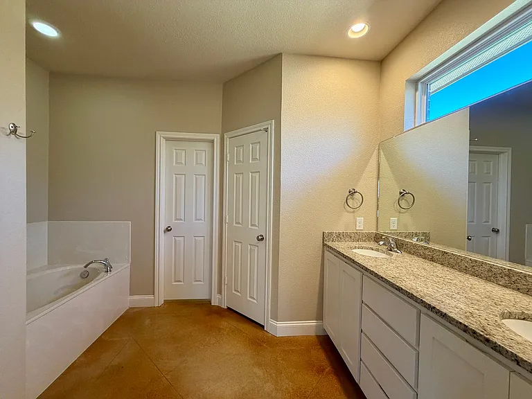 2915 Savannah Ct — Photo 8