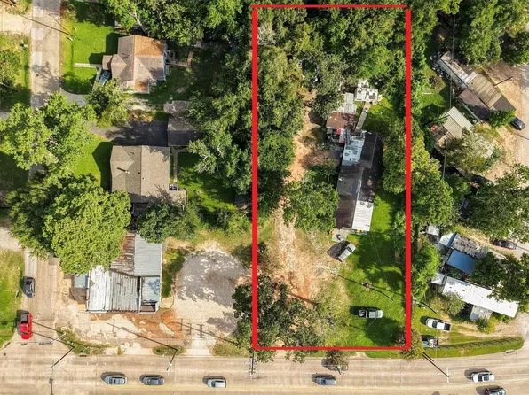 425 Silverdale Dr, Conroe, TX 77301
